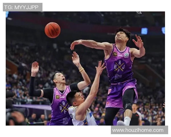 北京队在季后赛中大胜福建队，晋级四强！